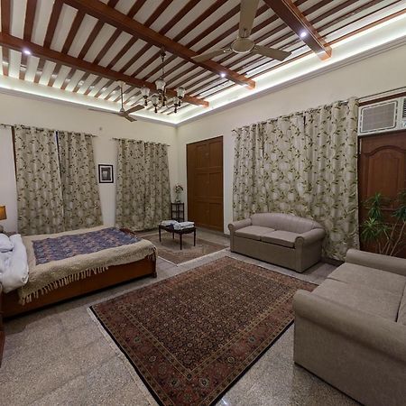 Готель Mulberry Garden Варанасі Екстер'єр фото