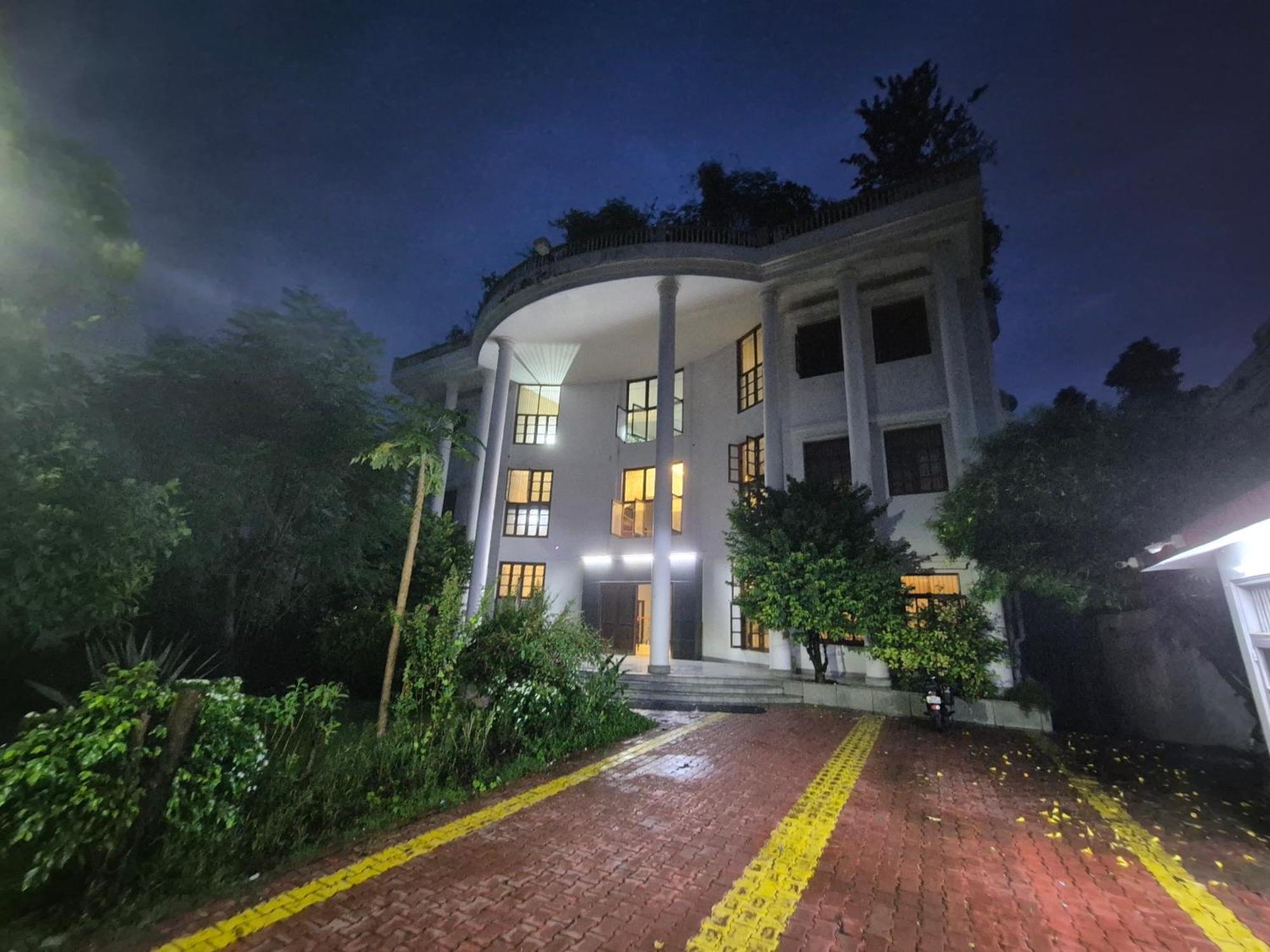 Готель Mulberry Garden Варанасі Екстер'єр фото