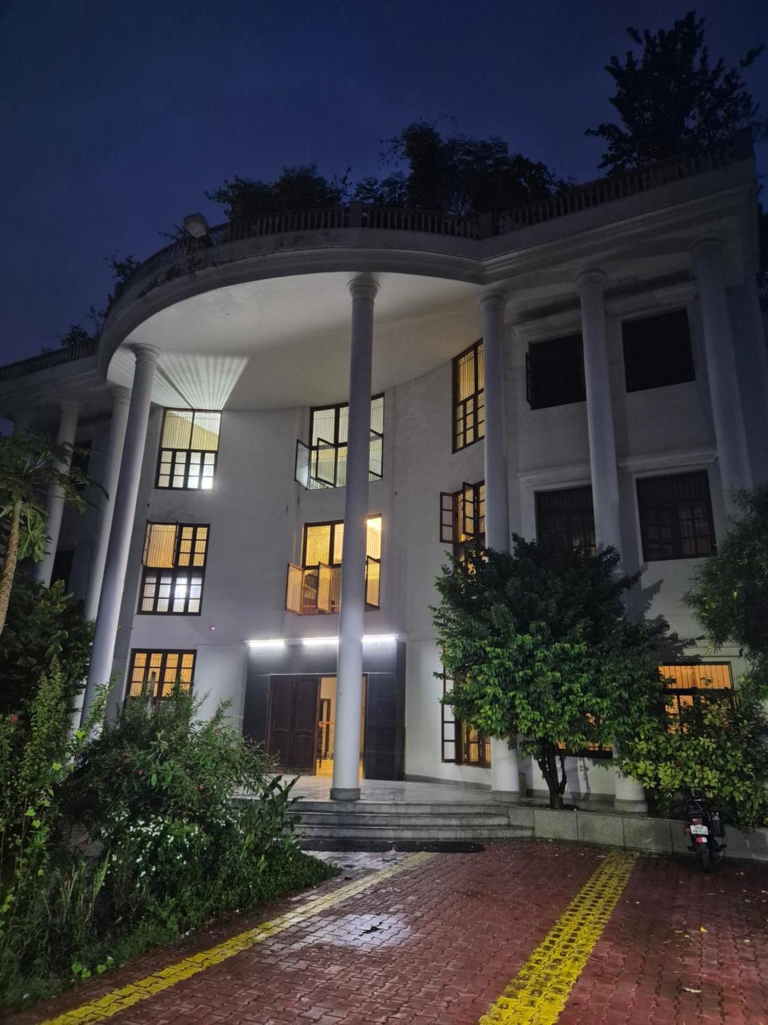 Готель Mulberry Garden Варанасі Екстер'єр фото