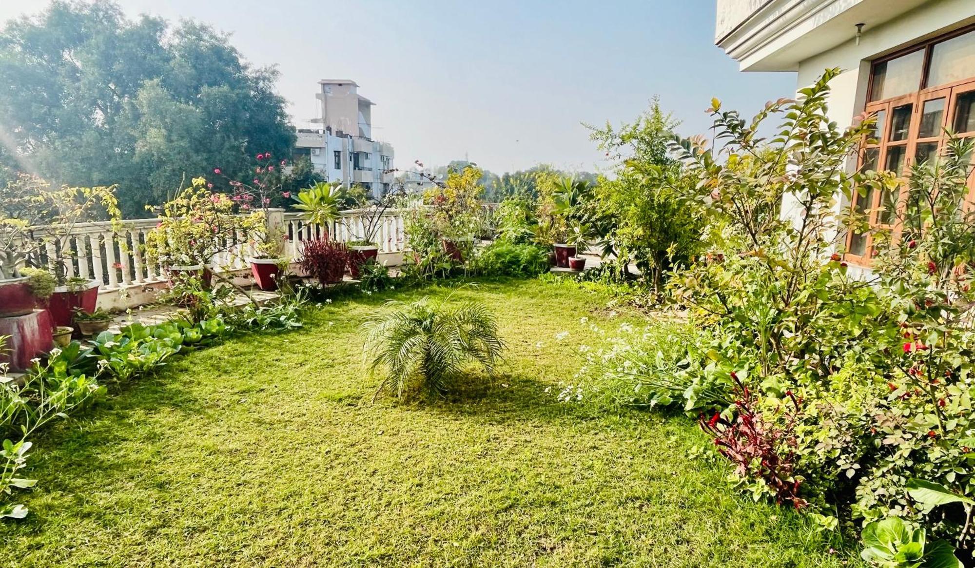 Готель Mulberry Garden Варанасі Екстер'єр фото